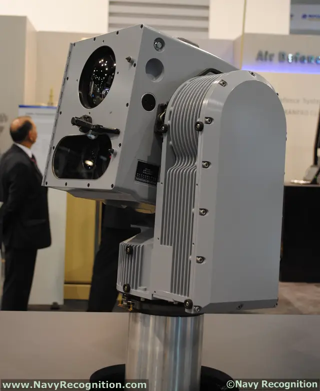 Rheinmetall has developed a standalone observation and reconnaissance sensor which can be easily mounted to a mast: the high-performance NEOSS, standing for “naval electro-optical stabilized sensor system”. At IDEX 2013, visitors can take a closer look at this modular, fully digital electro-optical director (EOD).