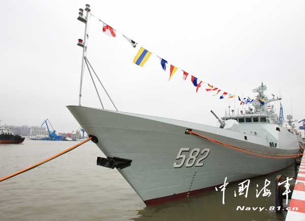 The handover ceremony for China’s first type-056 new-type corvette with hull number 582 was held on the afternoon of February 25, 2013 in Shanghai. Wu Shengli, member of the Central Military Commission (CMC) and commander of the Navy of the Chinese People’s Liberation Army (PLA), attended and addressed the ceremony.