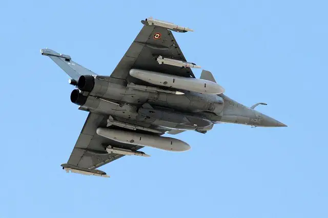 The first flight of a Rafale M multi-role fighter belonging to fighter airwing 17F took place on September 19 2016 at the Landivisiau naval air base. The event follows the decomissioning of the Super Etandard Modernisé or SEM on July 12th.