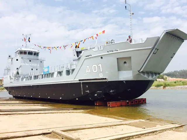 A Damen RoRo 5612 was launched at Halong Shipyard in Vietnam. The RoRo is one of nine Damen vessels ordered by the Royal Bahamas Defence Force as part of its Sandy Bottom Project. The vessel’s multi-purpose capabilities will be put to use by the Defence Force in a range of situations including law enforcement, aids to navigation (ATON), replenishment at sea (RAS), the re-supply to Defence Force bases and the provision of disaster relief throughout the island nation and the wider Caribbean community. 