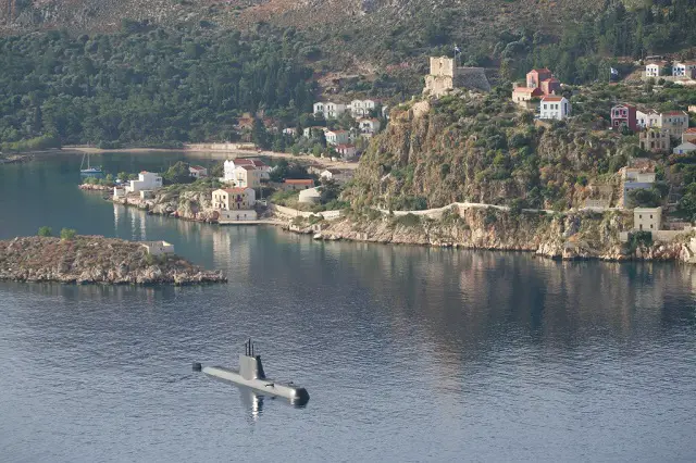 After a series of problems regarding the management of the Skaramagkas Shipyards, the Hellenic Navy surfaced the HN Matrozos (S-122), a TKMS Type 214 submarine, at the island of Megisti (also known as Kastelorizo). The pictures were published during the submarine’s operational sail at the Eastern Aegean and Mediterranean Sea.
