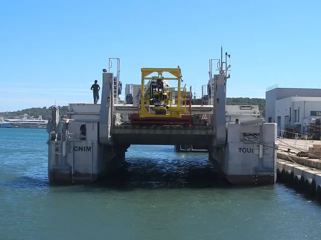 During the Euronaval 2016 press tour held last month, Navy Recognition learned that Thales recently partnered with French company CNIM to test the Captas-1 towed sonar aboard the L-Cat landing catamaran. The test demonstrated how Captas-1 may be deployed from compact platforms as well as the ability of the L-CAT design to conduct other missions than amphibious operations.