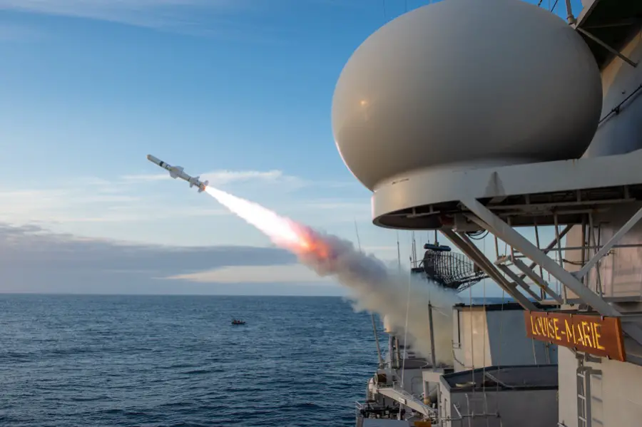 Video Belgian Navy Frigate Louise Marie Fires Harpoon Missile for the 1st Time