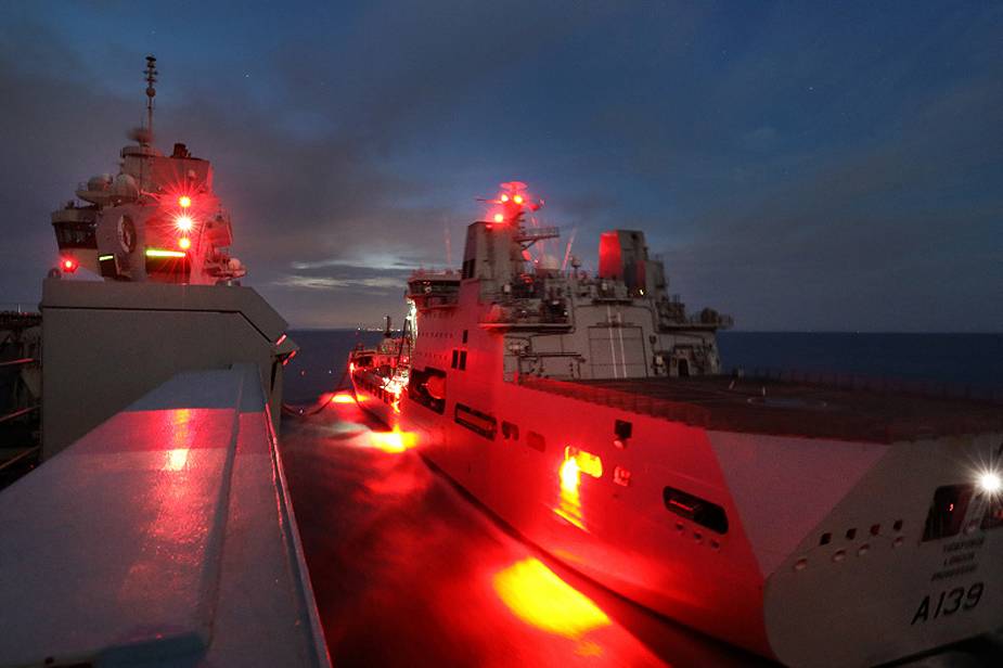 First night replenishment at sea for British Navy HMS Queen Elizabeth aircraft carrier 925 001