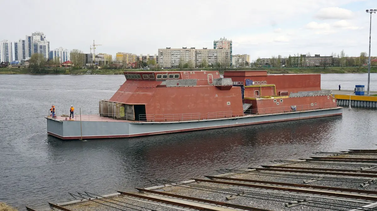 Severnaya verf shipyard receives Strogy corvette superstructure destined to Russian Navy 925 001