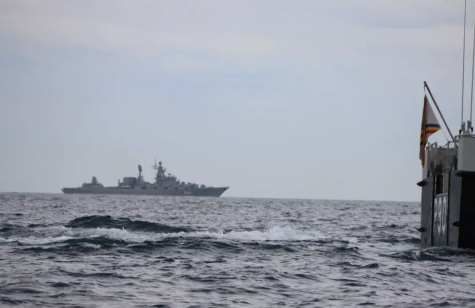 Belgian patrol boat Castor escorts Russian ships in the North Sea 02