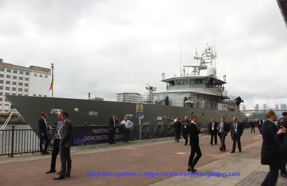 Belgian patrol boat Castor escorts Russian ships in the North Sea 03
