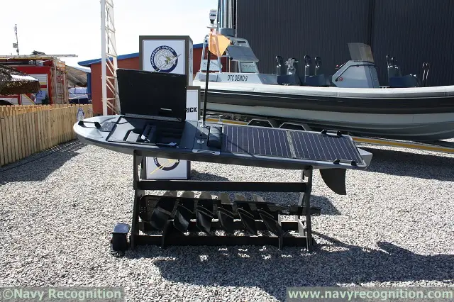At AAD 2014 (Africa Aerospace and Defence Exhibition which took place from the 17 to 21 September in South Africa) US company Liquid Robotics was showcasing its revolutionary Wave Glider SV3 hybrid unmanned underwater vehicles (UUV) / unmanned surface vehicle. The Wave Glider is a unique wave and solar propelled 2 parts system (one on the surface, the other under water).