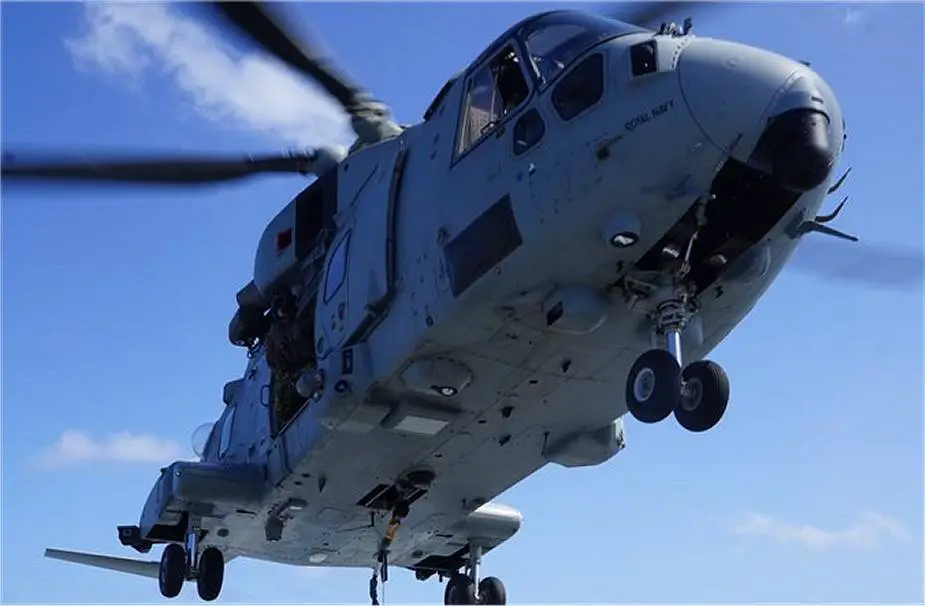 Royal Navy Merlin Mk4 helicopter makes debut on HMS Medway 925 002